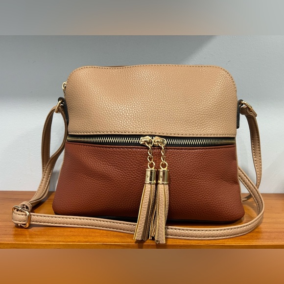 DELUXITY Dual Tassel Zipper Pocket Medium Crossbody Bag Tan & Brown Pre Loved - Picture 1 of 10
